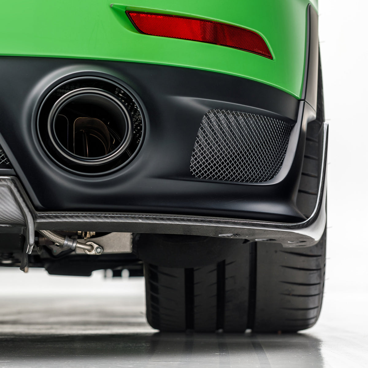 Vorsteiner Rear Diffuser for Porsche 911 GT2 RS - view 7