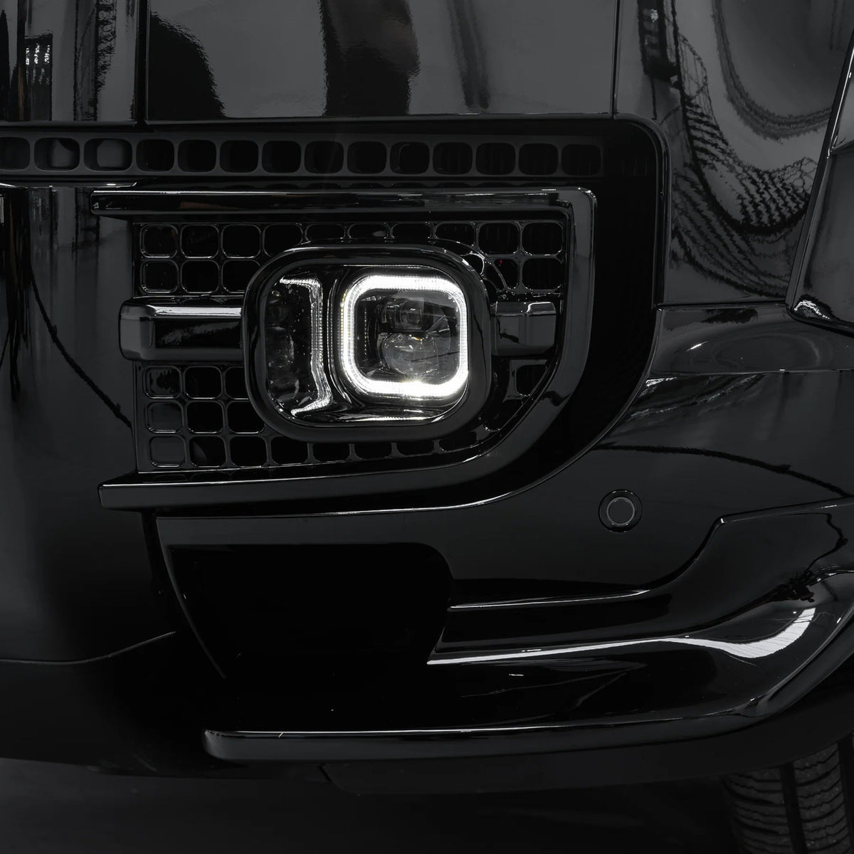Urban Powercube DRLs installed on Land Rover Defender
