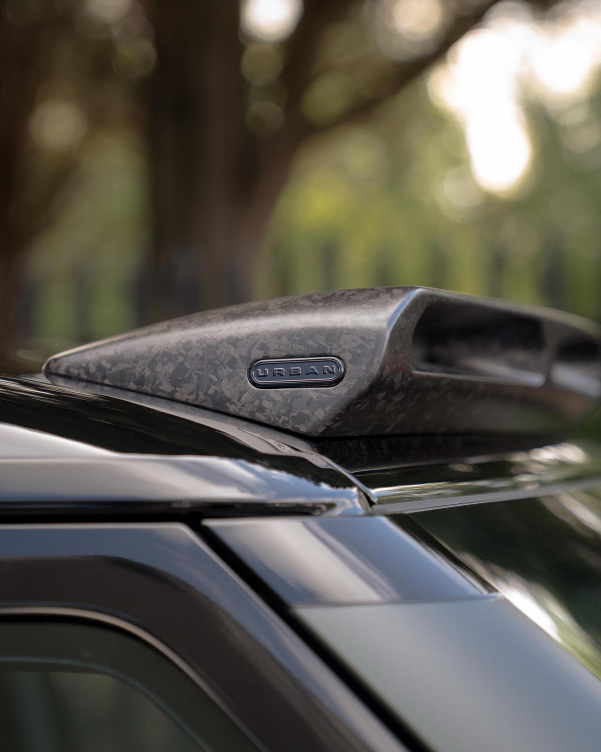 Urban forged carbon Lazer roof light bar on Defender OCTA