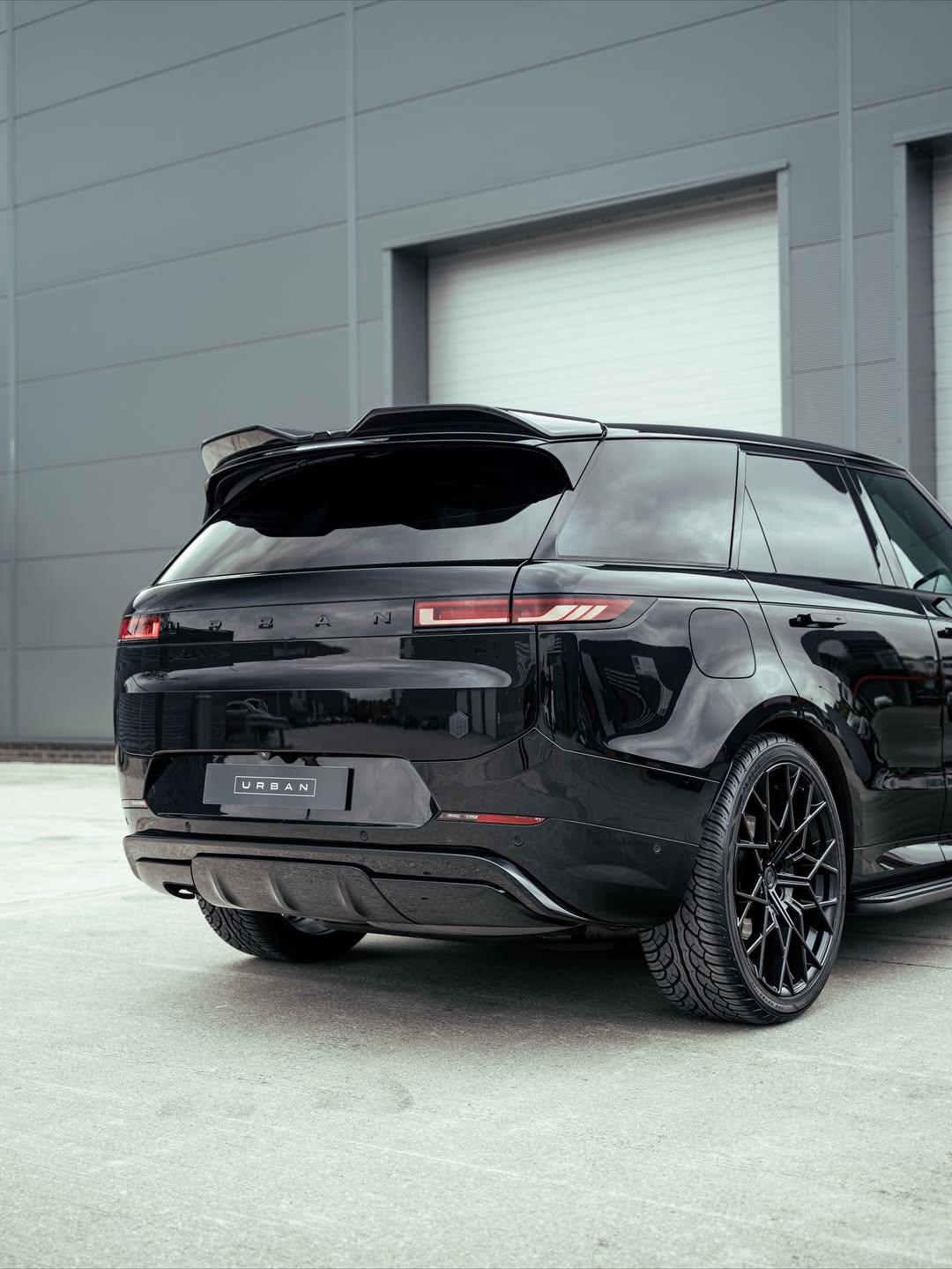 Urban upper rear spoiler on Range Rover Sport L461