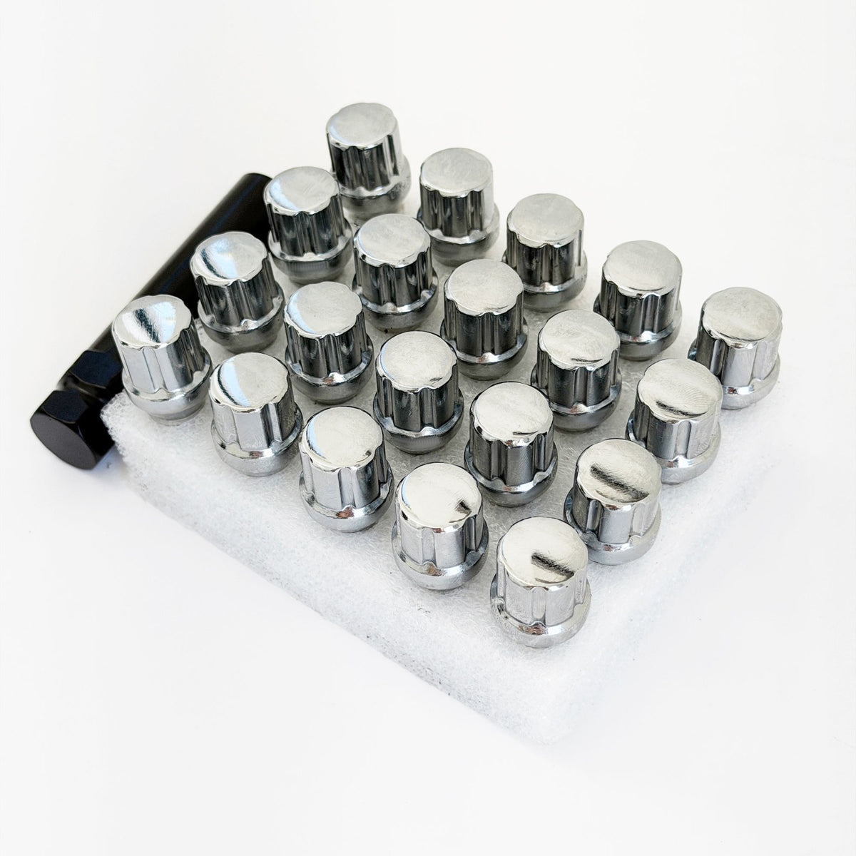 Spline Drive Lug Bolts M12x1.50 30mm – 60° Conical Seat (20 Pack + Key) – Chrome view 3