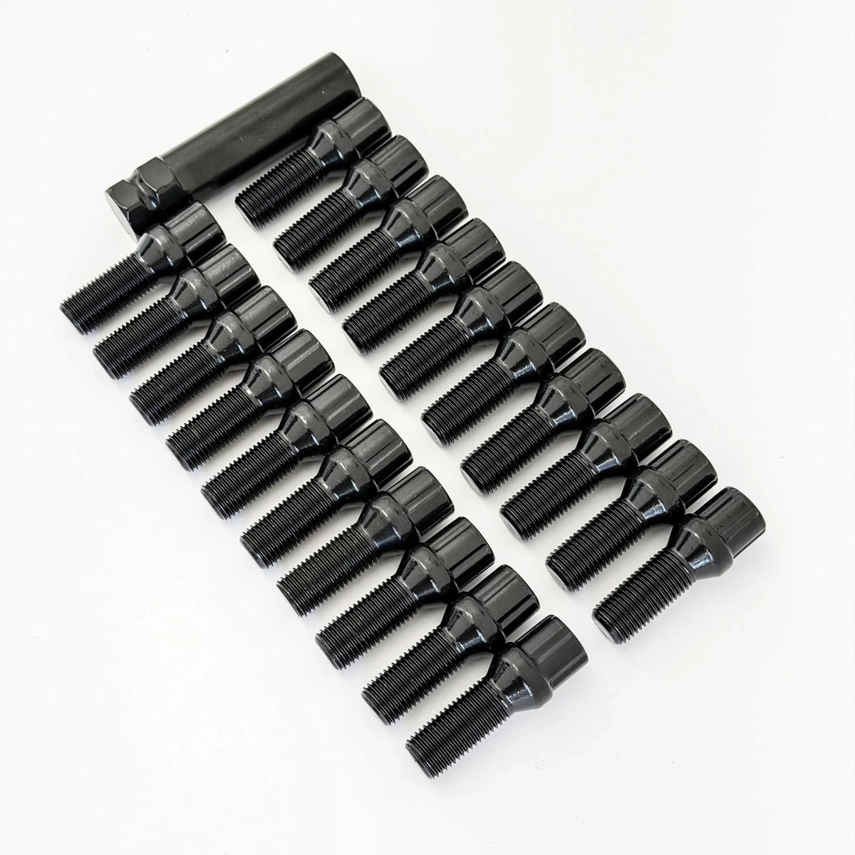 Spline Drive Lug Bolts M14x1.25 45mm – 60° Conical Seat (20 Pack + Key) – Black view 2