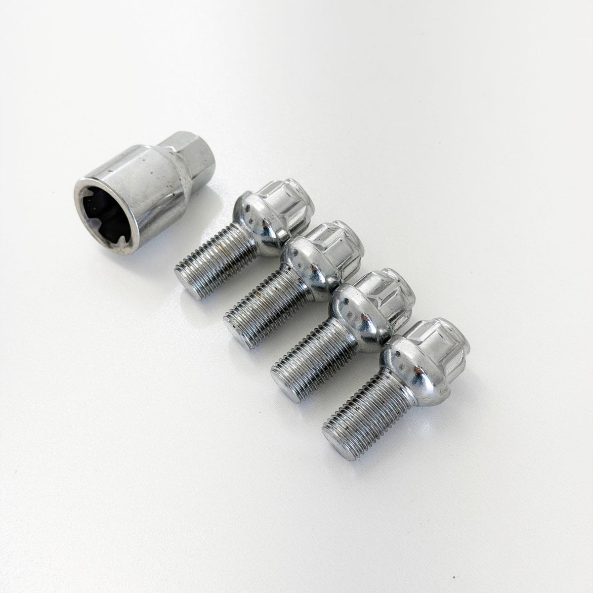 Lug Bolt Locks M12x1.50 24mm – R12 Ball Seat (Set of 4 + Key) – Chrome view 3