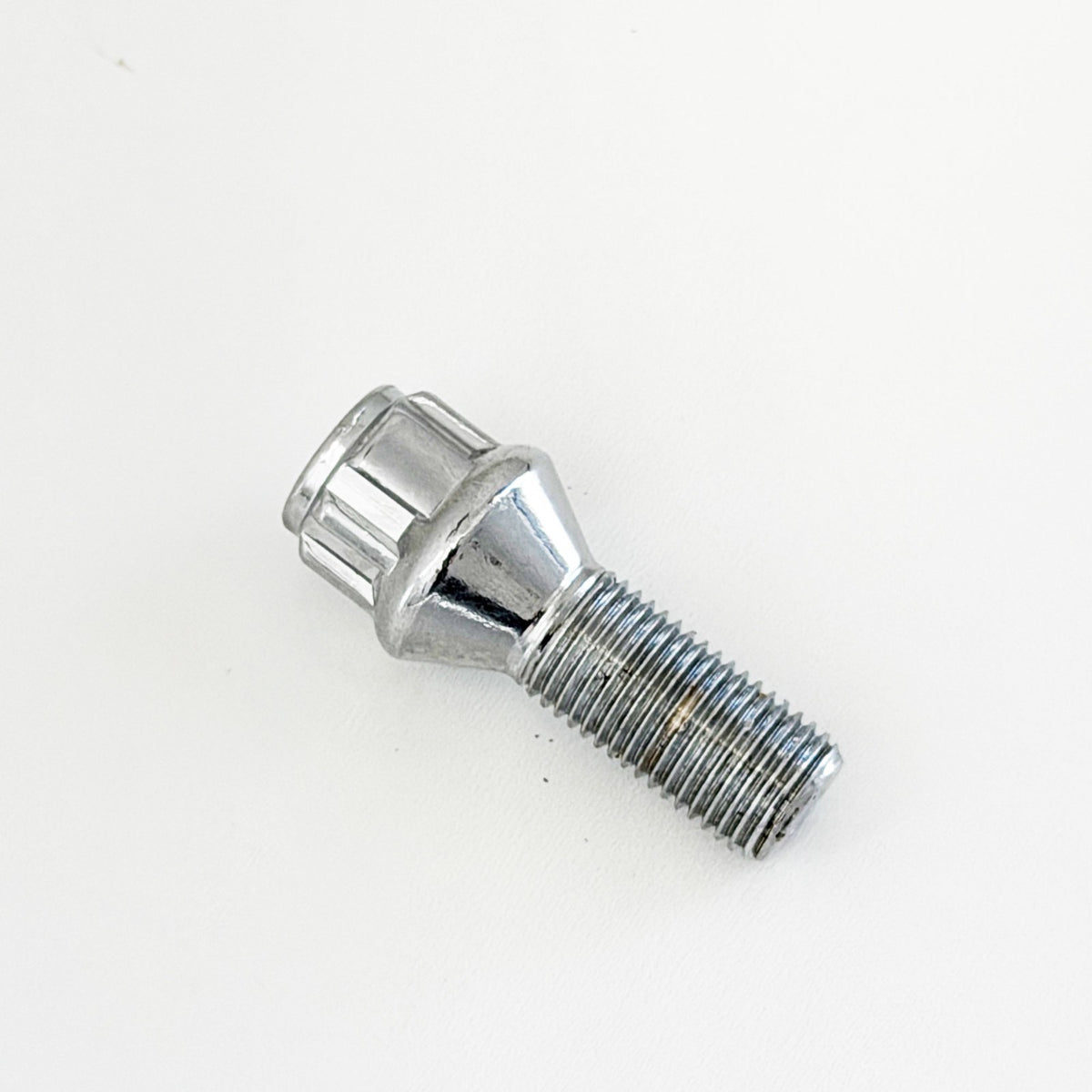 Lug Bolt Locks M14x1.25 24mm – 60° Conical Seat (Set of 4 + Key) – Chrome view 5