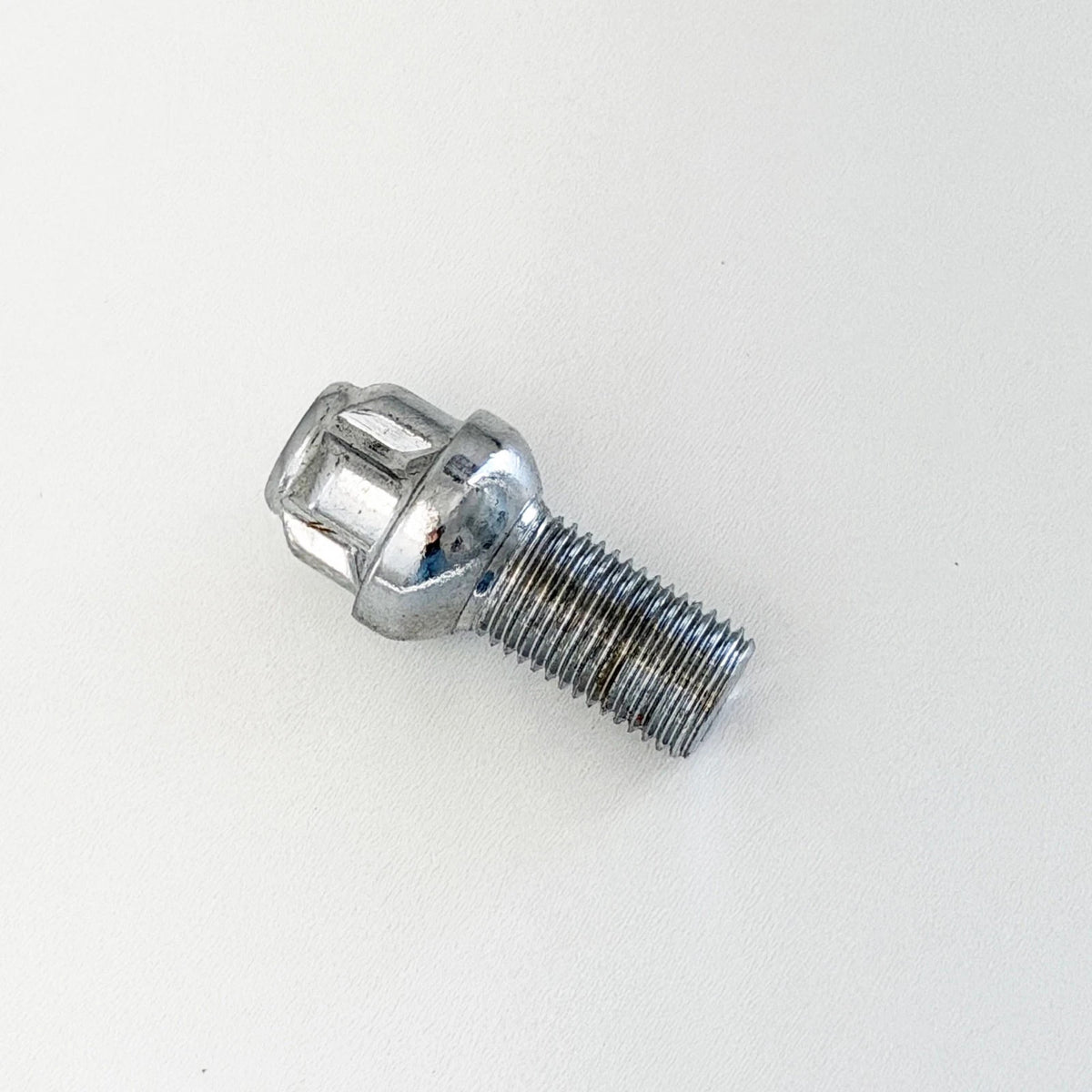 Lug Bolt Locks M14x1.50 33mm – R12 Ball Seat (Set of 4 + Key) – Chrome view 5