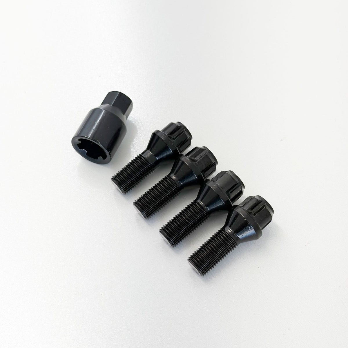 Lug Bolt Locks M14x1.50 24mm – 60° Conical Seat (Set of 4 + Key) – Black view 3