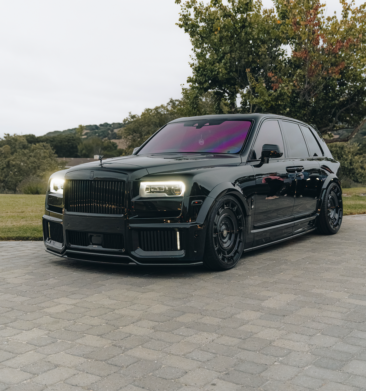 Rolls-Royce Cullinan with Urban Series 1.5 carbon Widetrack program