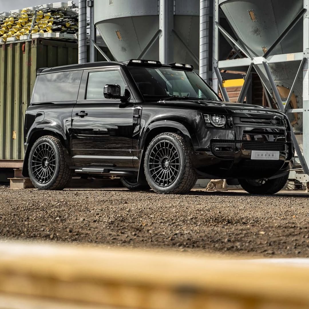 Land Rover Defender 90 with Urban Widetrack arches