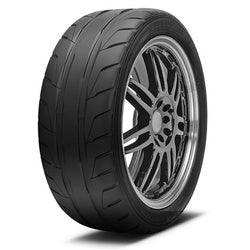 Nitto NT05 235/35ZR19XL 91W tire