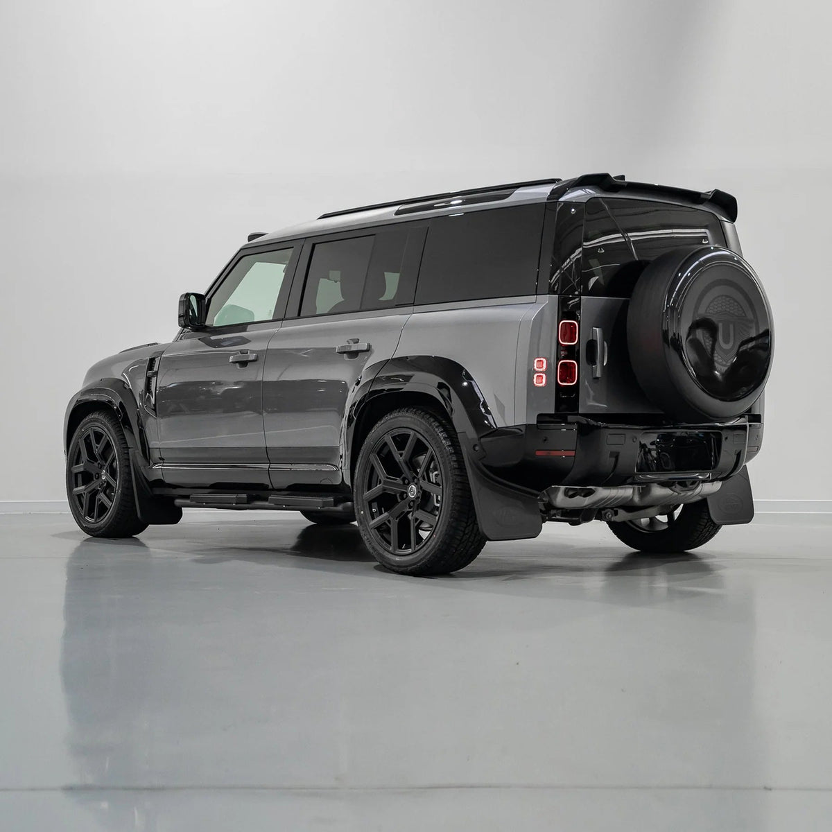 Urban Widetrack front arch on Defender 110