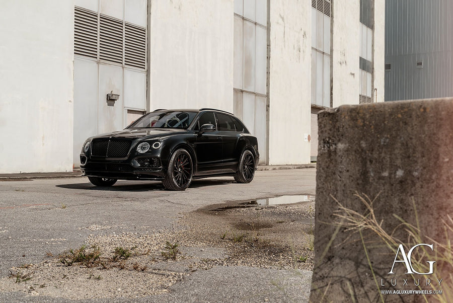 Bentley Bentayga on AG Luxury AGL41 forged wheels in gloss black / matte black finish