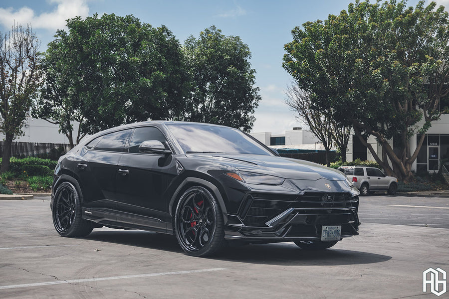 Lamborghini Urus Performante on AG Luxury AGL46 forged wheels in gloss black / carbon fiber finish