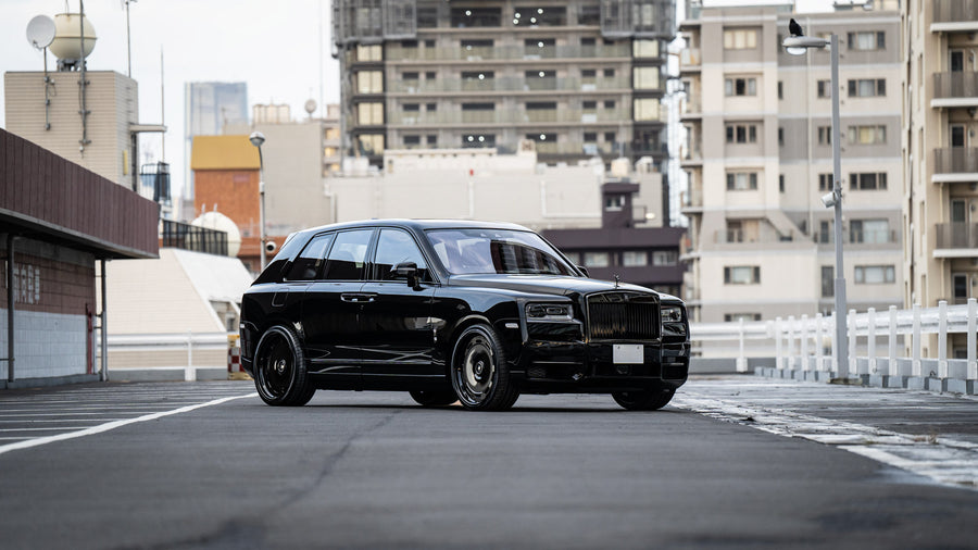 Rolls-Royce Cullinan on AL13 C00-109R forged wheels in Gloss Black / Gloss Black Aerodisc finish