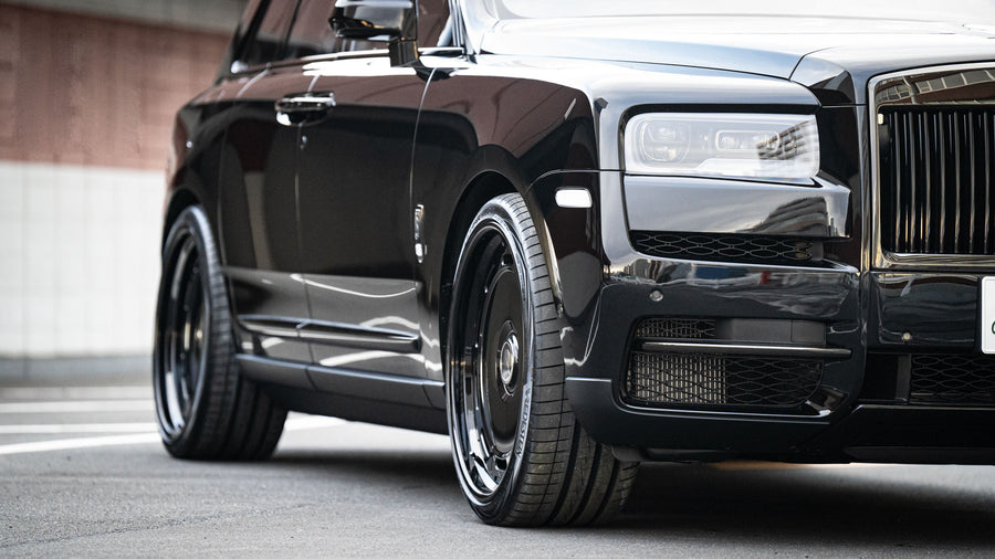 Rolls-Royce Cullinan on AL13 C00-109R forged wheels in Gloss Black / Gloss Black Aerodisc finish