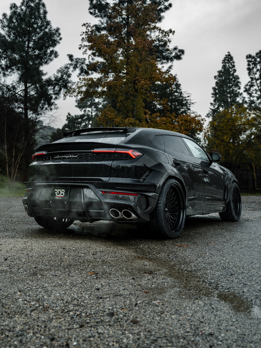 Lamborghini Urus on AL13 C020 forged wheels in Gloss Black finish