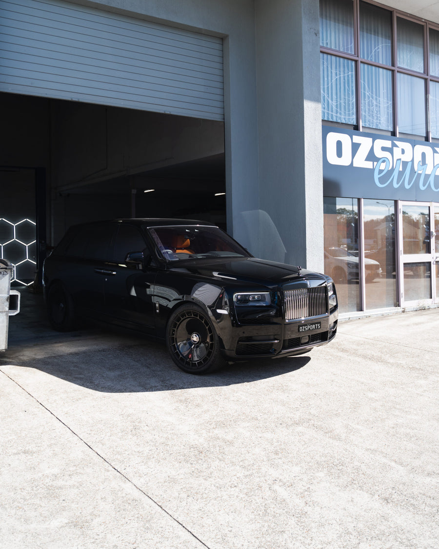 Rolls-Royce Cullinan on AL13 LUX10 forged wheels in Gloss Black finish
