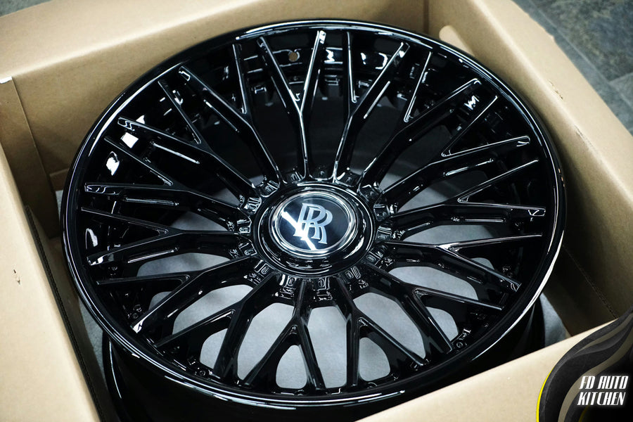 Rolls-Royce Ghost on AL13 R100 forged wheels in Gloss Black finish