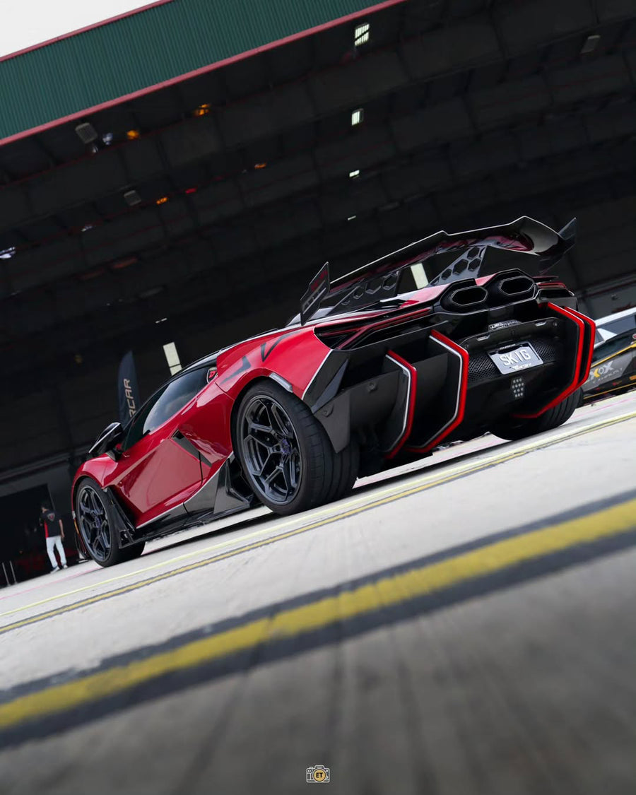 Lamborghini Revuelto on AL13 R105 forged wheels in Gloss Forged Graphite finish
