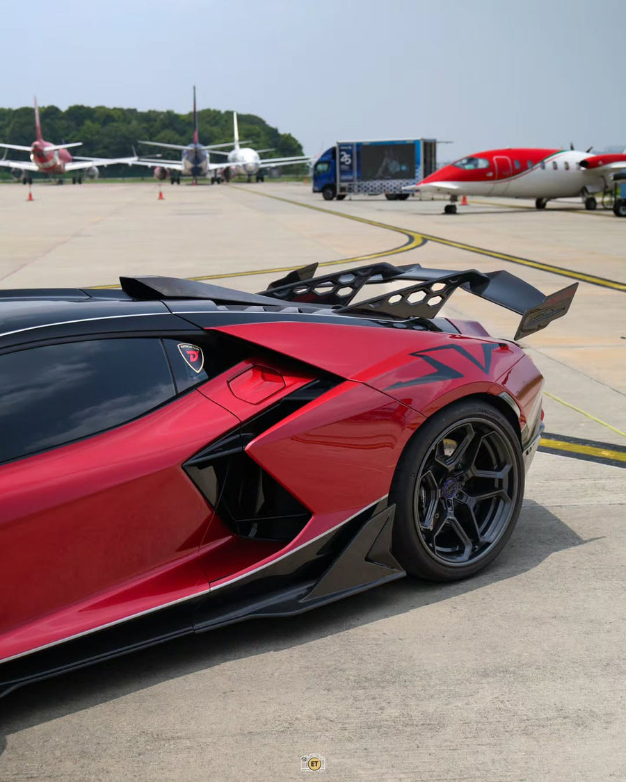 Lamborghini Revuelto on AL13 R105 forged wheels in Gloss Forged Graphite finish