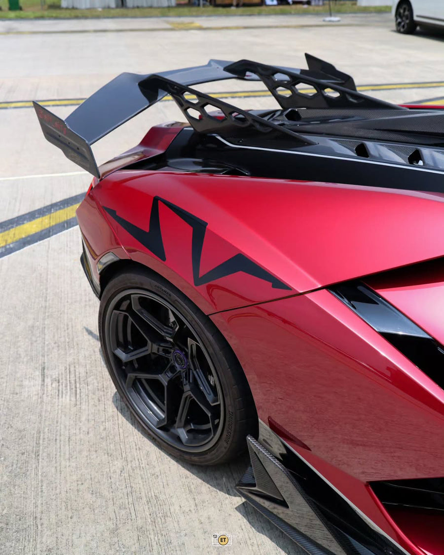 Lamborghini Revuelto on AL13 R105 forged wheels in Gloss Forged Graphite finish