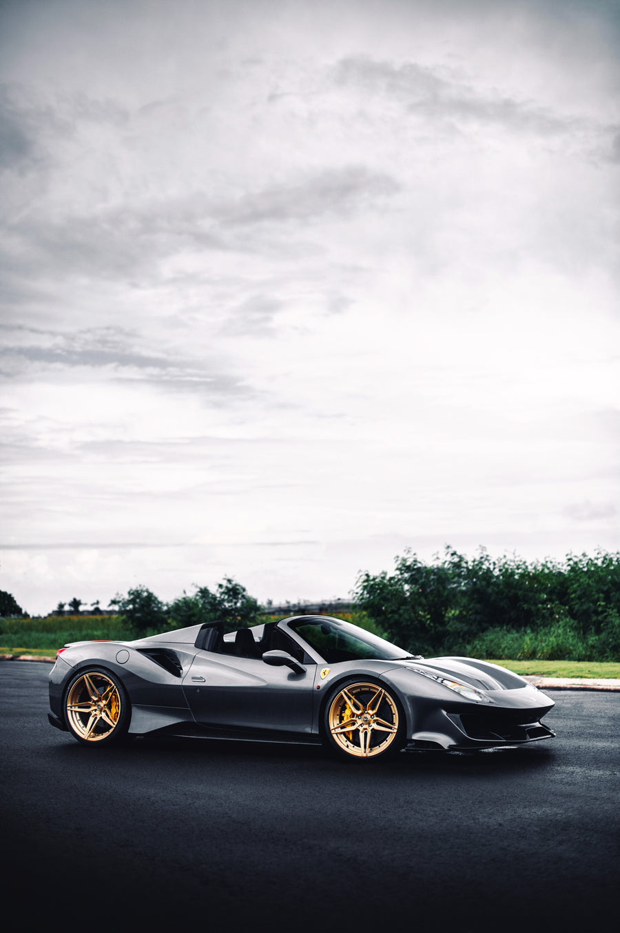 Ferrari 488 Pista on AL13 R50 forged wheels in Brushed Gloss Olympic Gold finish