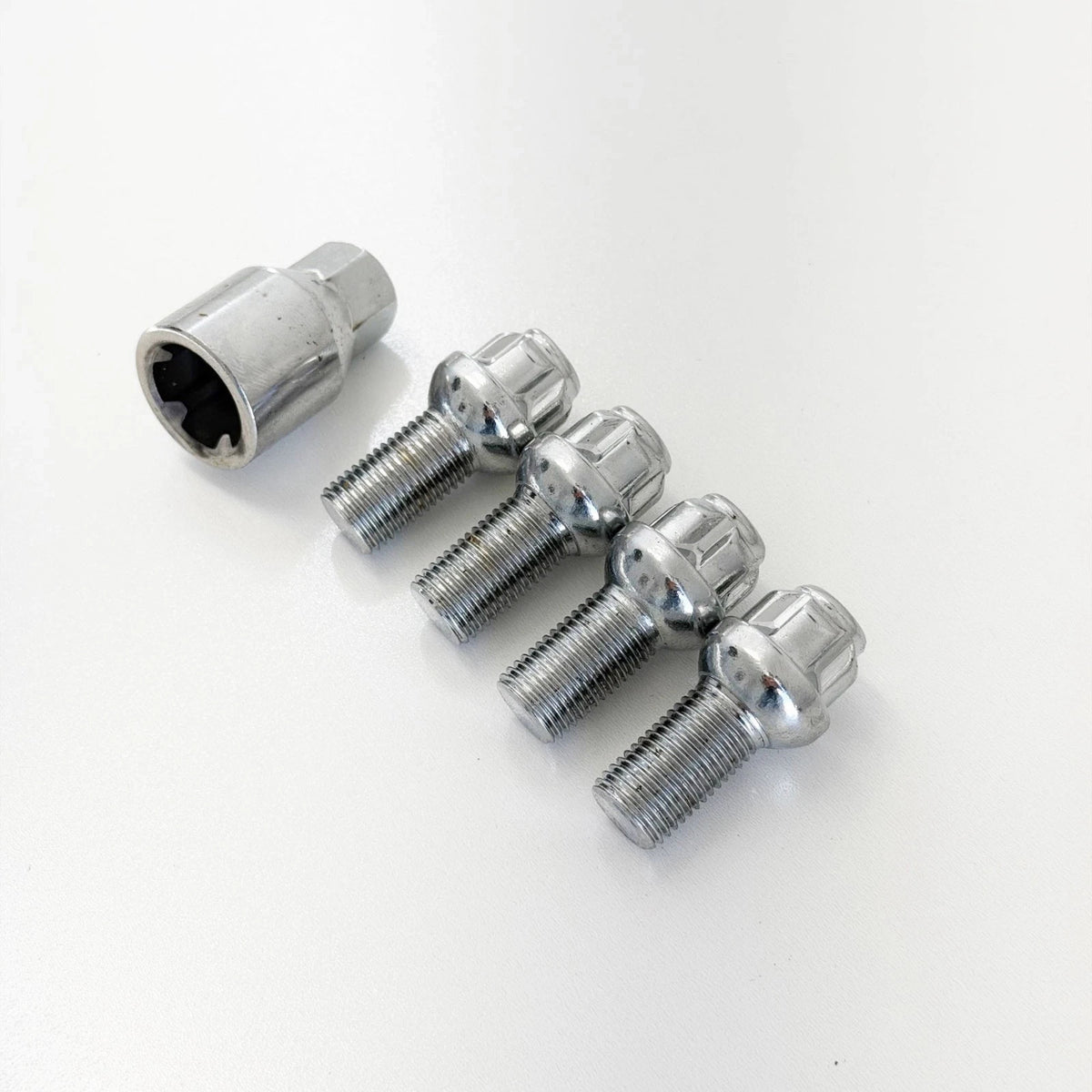 Lug Bolt Locks M14x1.50 24mm – R12 Ball Seat (Set of 4 + Key) – Chrome view 3