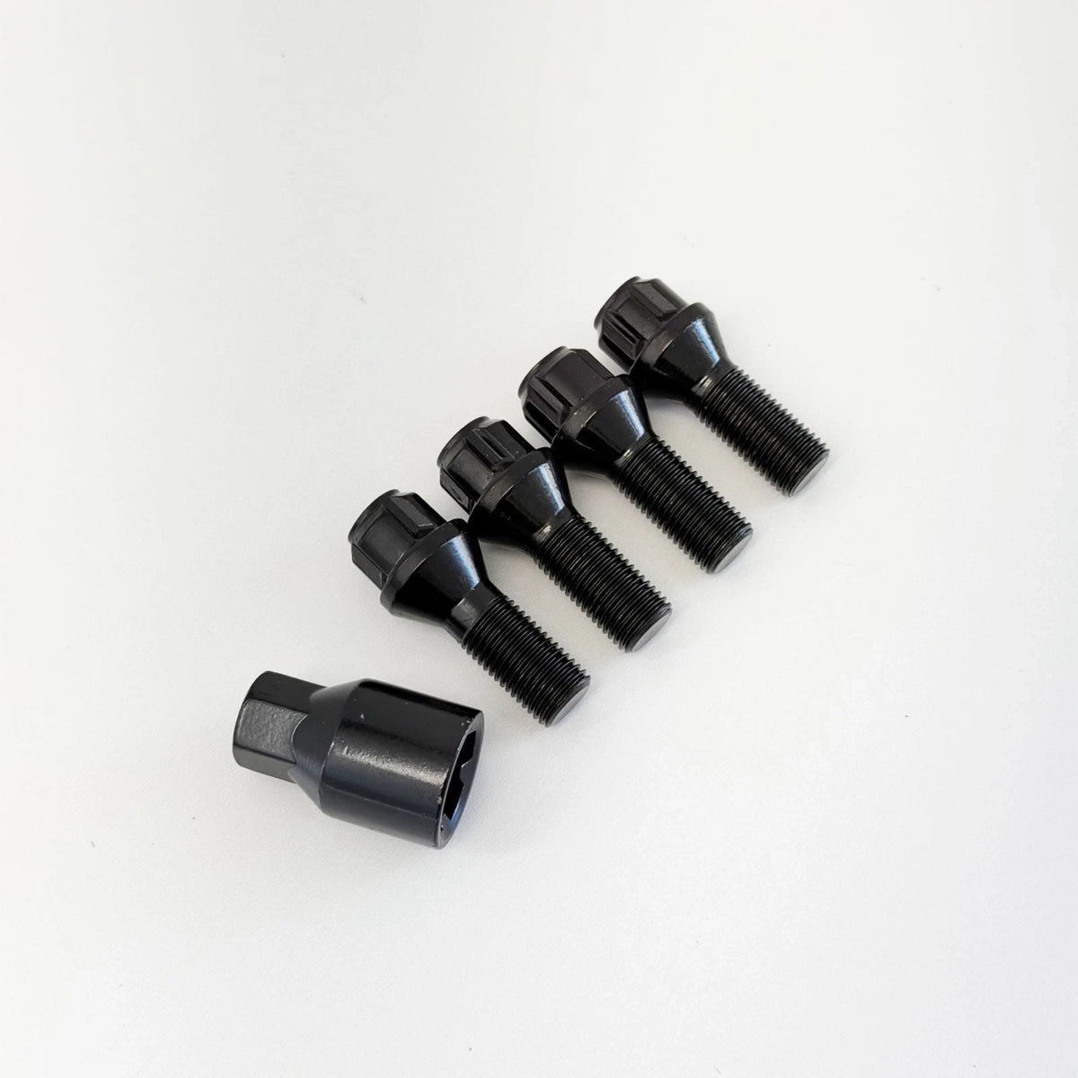 Lug Bolt Locks M12x1.50 40mm – 60° Conical Seat (Set of 4 + Key) – Black view 3