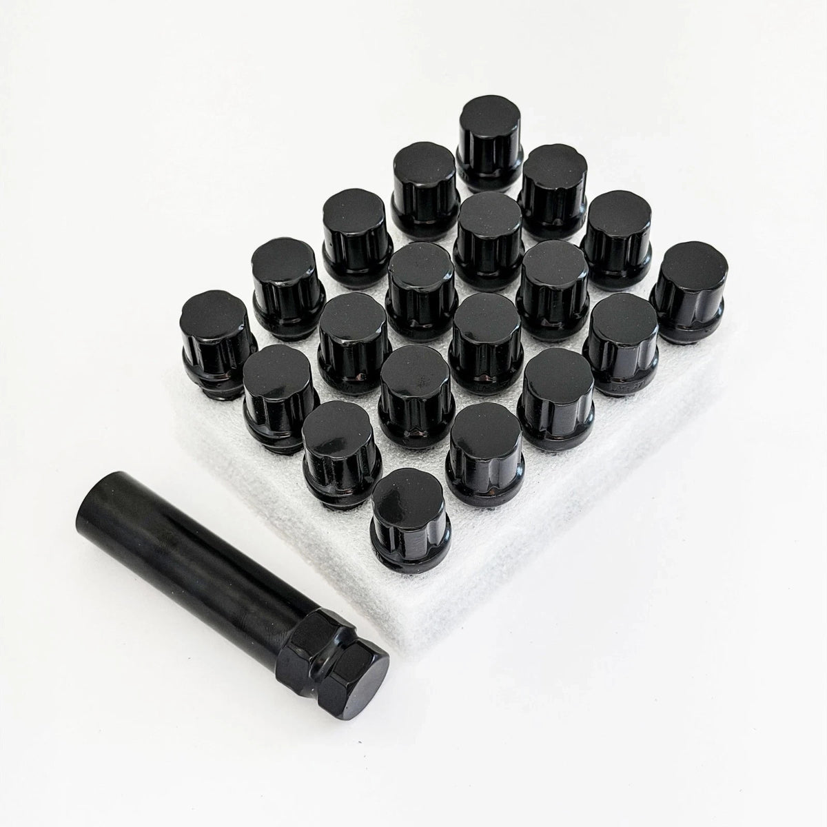Spline Drive Lug Bolts M14x1.50 28mm – 60° Conical Seat (20 Pack + Key) – Black view 3