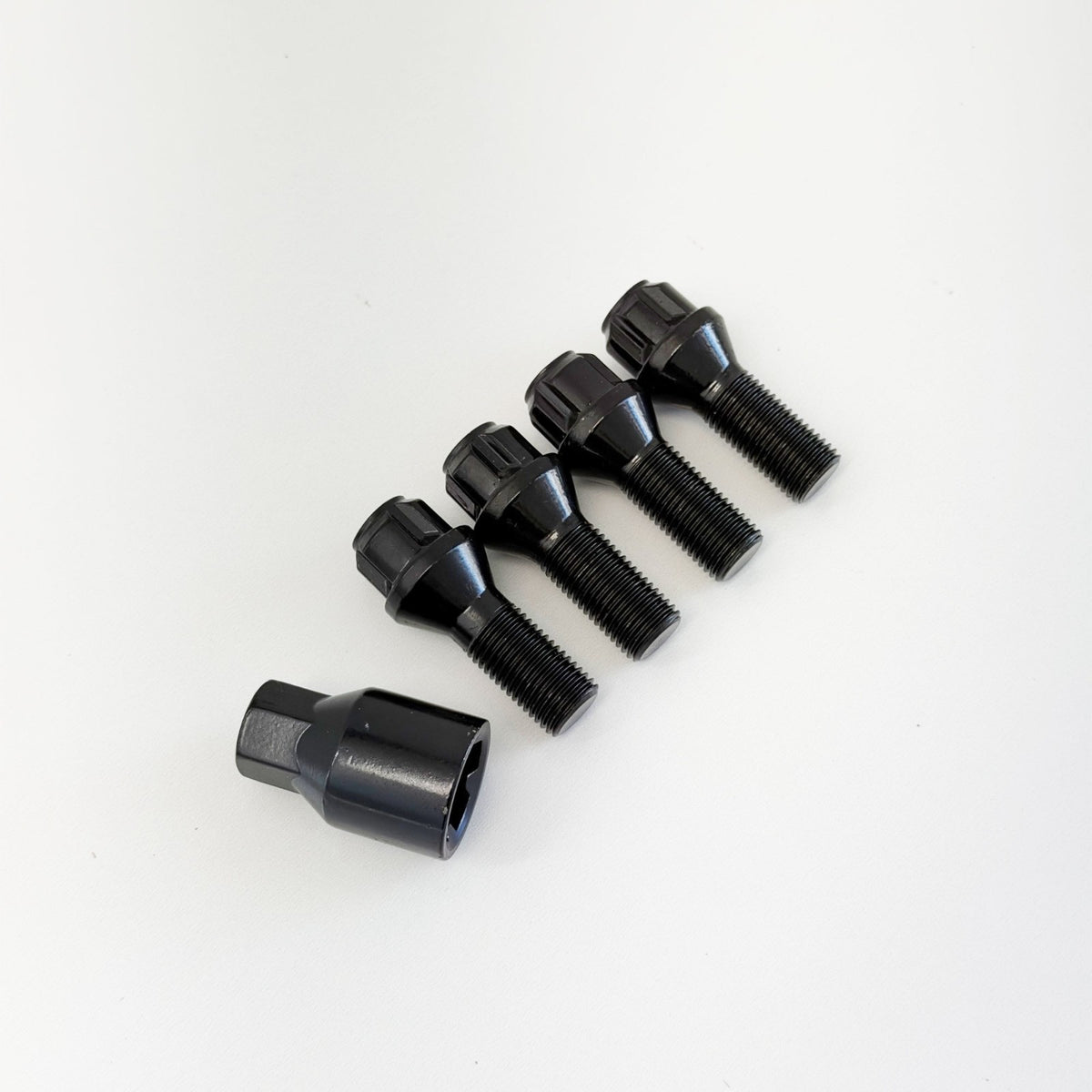 Lug Bolt Locks M12x1.50 28mm – 60° Conical Seat (Set of 4 + Key) – Black view 2