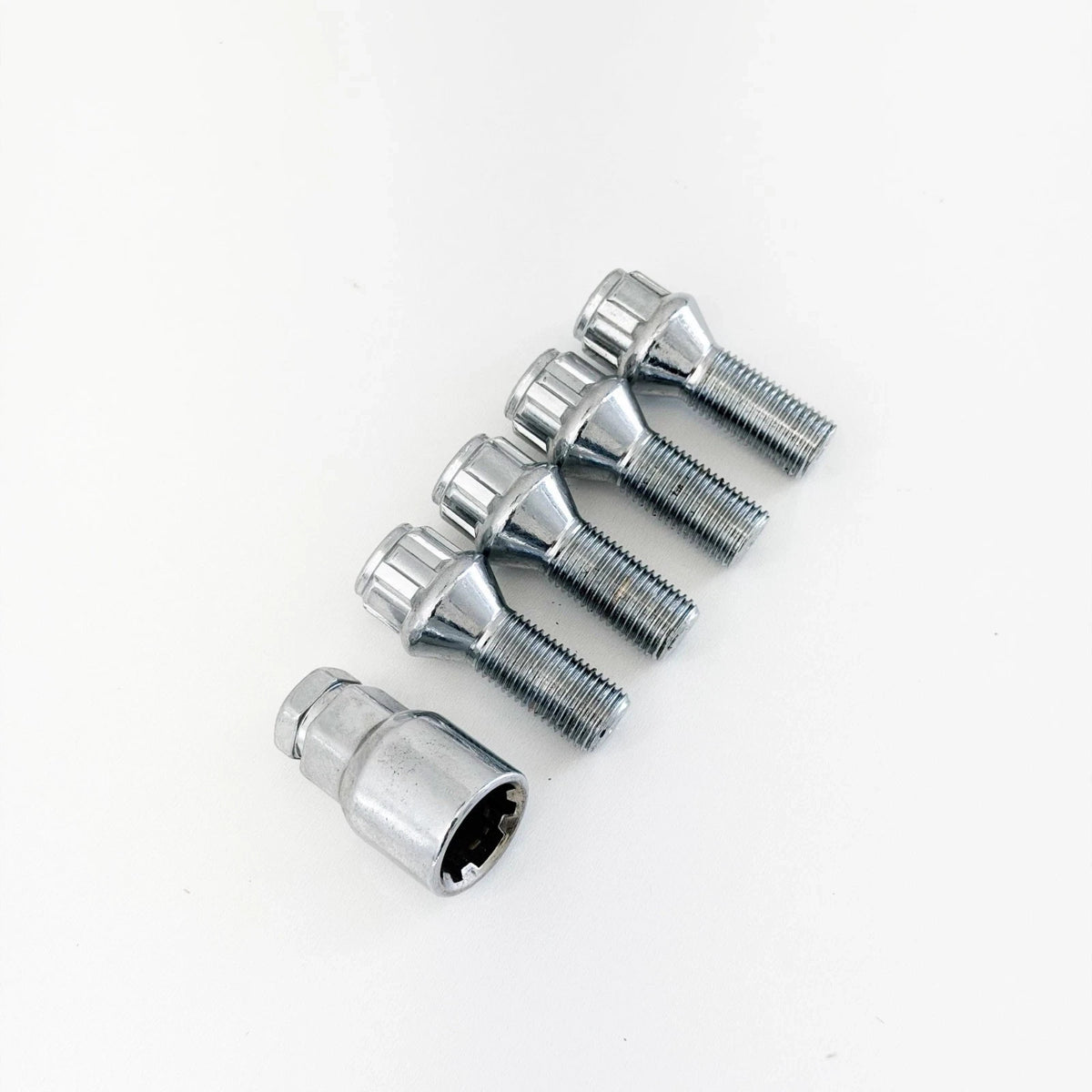Lug Bolt Locks M14x1.50 24mm – 60° Conical Seat (Set of 4 + Key) – Chrome view 3