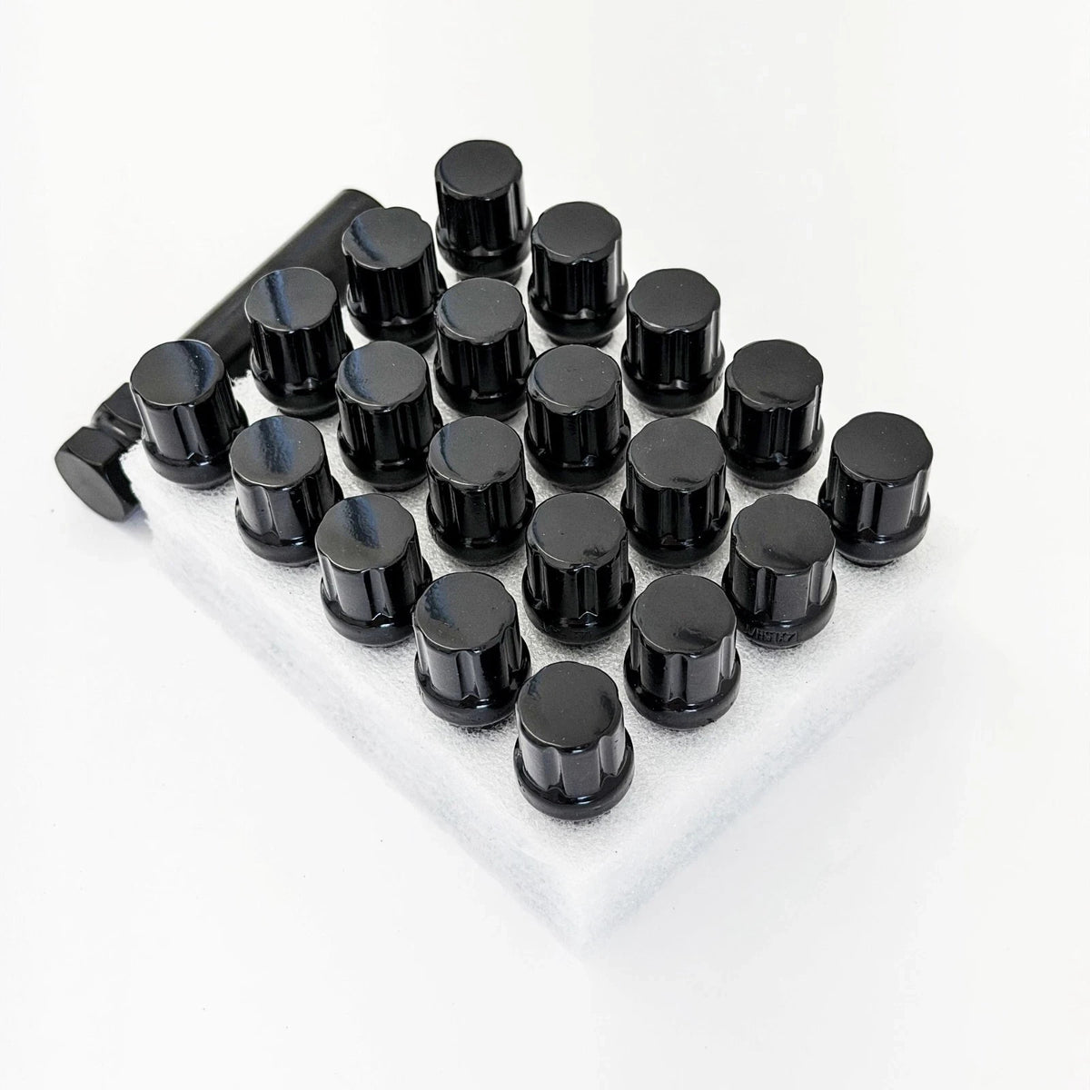 Spline Drive Lug Bolts M14x1.50 28mm – 60° Conical Seat (20 Pack + Key) – Black view 5