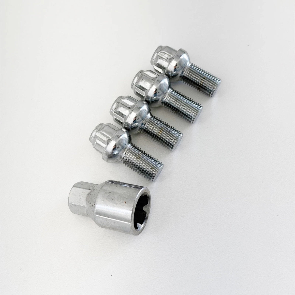 Lug Bolt Locks M14x1.50 24mm – R12 Ball Seat (Set of 4 + Key) – Chrome view 2