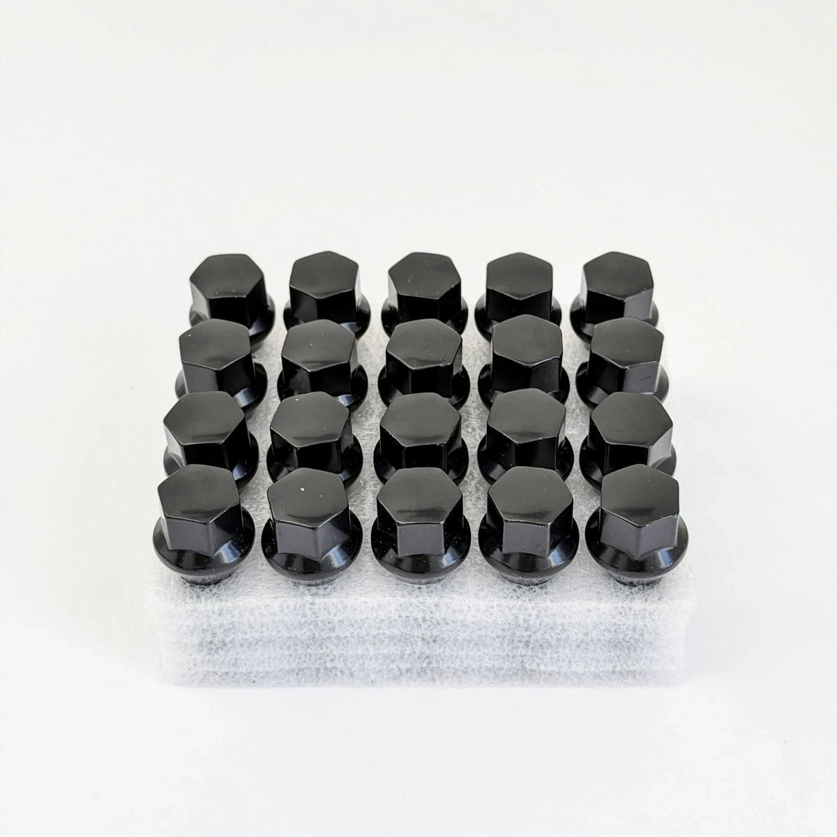 Lug Bolts M15x1.25 40mm – 60° Conical Seat, 17mm Hex (20 Pack) – Black view 2