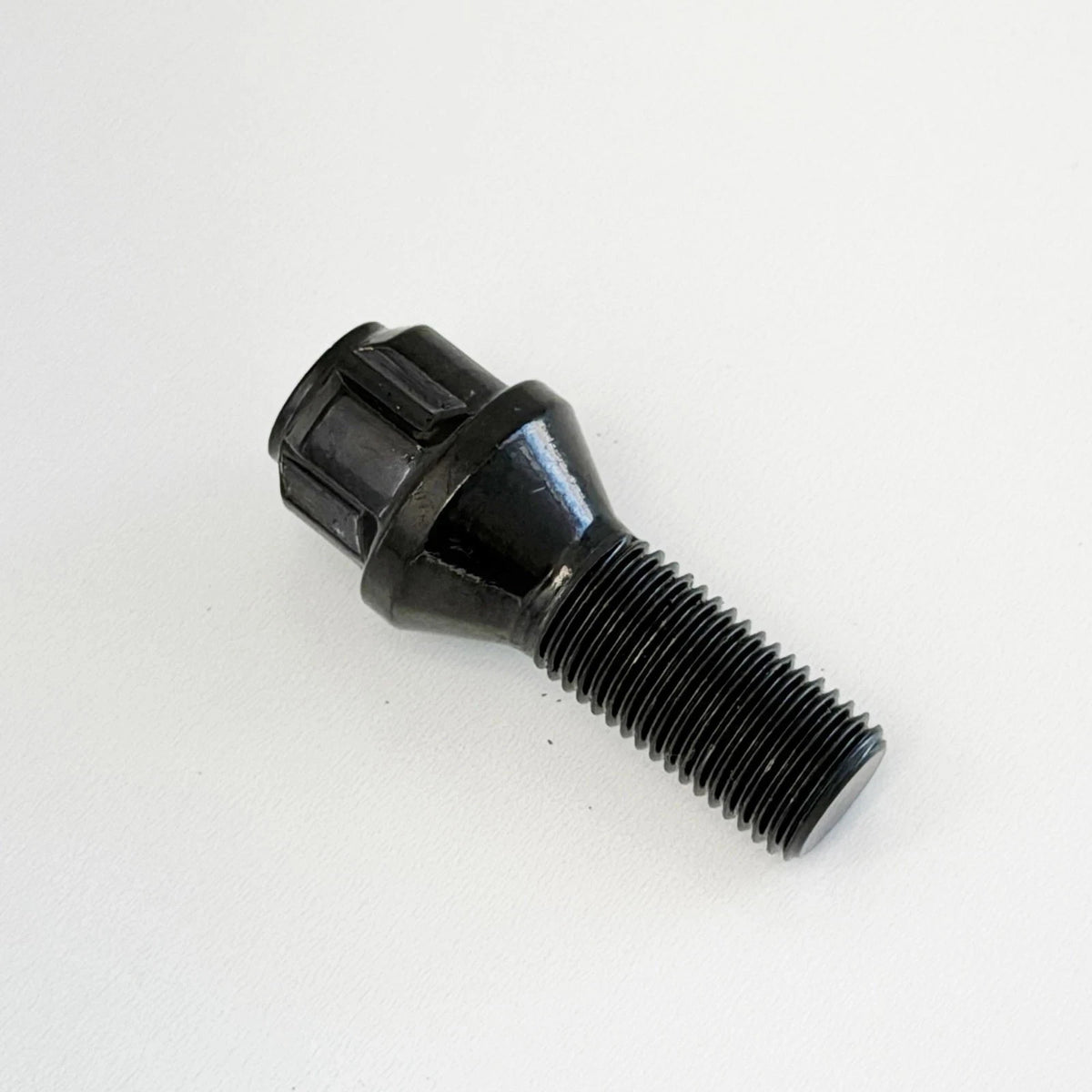Lug Bolt Locks M14x1.50 28mm – 60° Conical Seat (Set of 4 + Key) – Black view 4