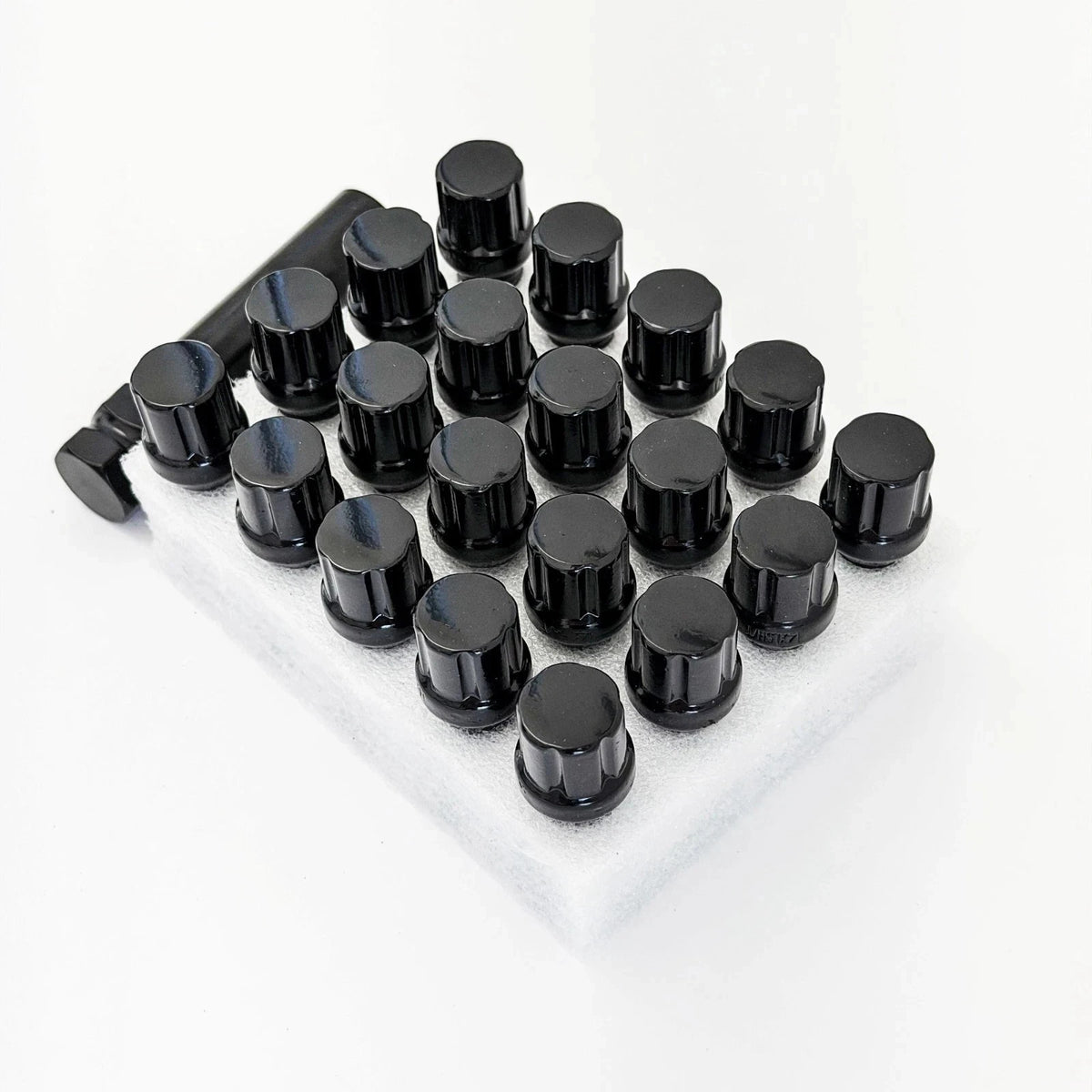 Spline Drive Lug Bolts M14x1.50 32mm – 60° Conical Seat (20 Pack + Key) – Black view 2