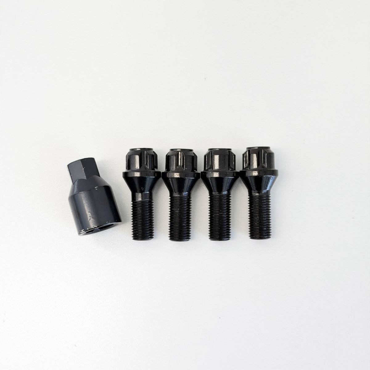 Lug Bolt Locks M12x1.50 24mm – 60° Conical Seat (Set of 4 + Key) – Black view 2