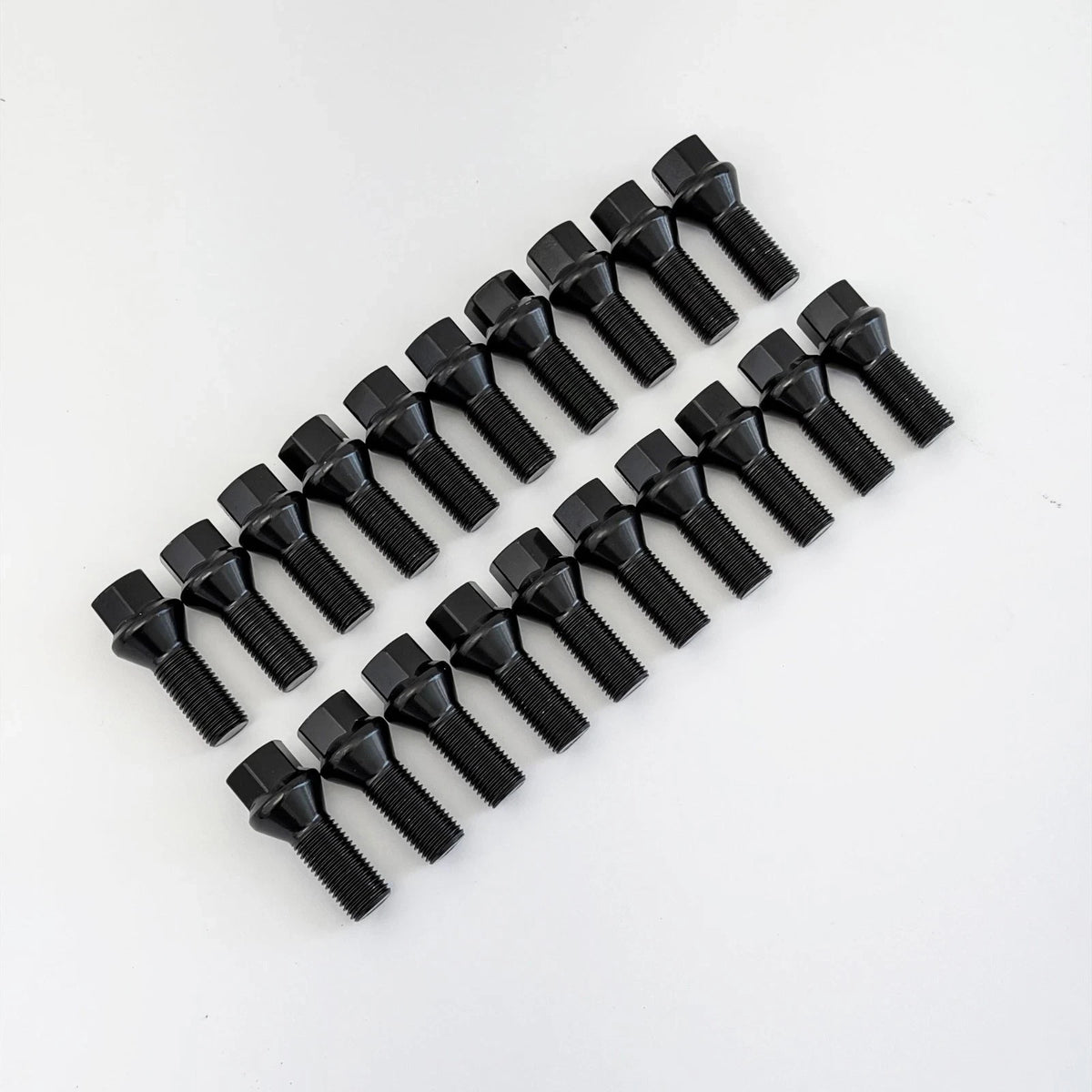 Lug Bolts M15x1.25 30mm – 60° Conical Seat, 17mm Hex (20 Pack) – Black view 4