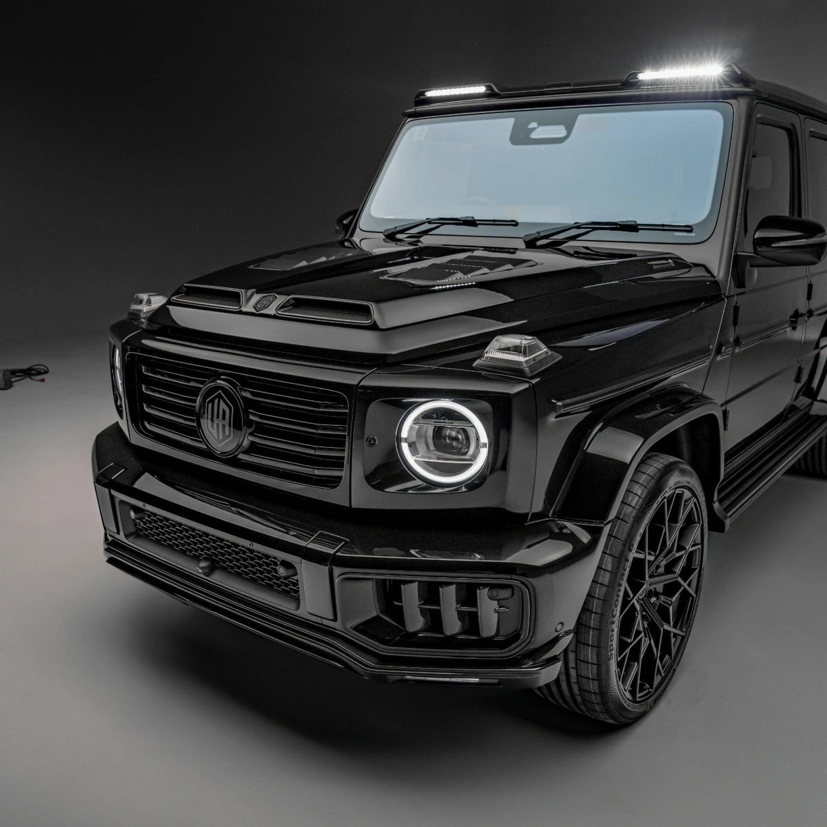 Urban Mercedes G-Wagon W465 front with roof light bar